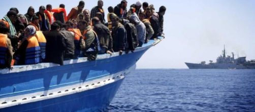 Un barcone di immigrati (foto d'archivio)