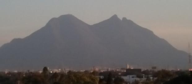El imponente Cerro de la Silla es Símbolo y punto de referencia por excelencia. El imponente Cerro de la Silla es Símbolo y punto de referencia por excelencia.