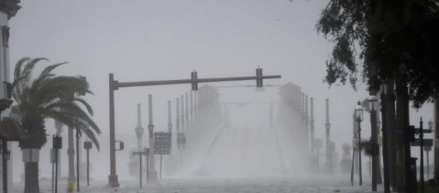 L'ouragan Matthew, affaibli, longe la côte est des Etats-Unis - voaafrique.com L'ouragan Matthew, affaibli, longe la côte est des Etats-Unis - voaafrique.com