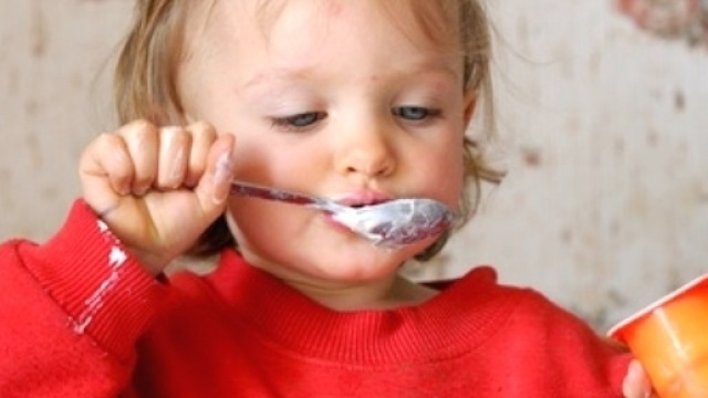 Il consumo regolare di yogurt nella prima infanzia protegge dalla dermatite atopica.