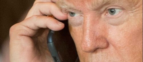 Il neopresidente Trump non vuole rinunciare al suo smartphone personale