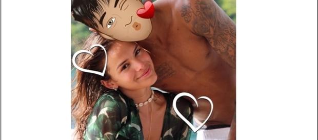 Depois de muito esconder a relação, o casal finalmente assumem o quanto estão apaixonados novamente Depois de muito esconder a relação, o casal finalmente assumem o quanto estão apaixonados novamente