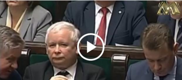 Jarosław Kaczyński zareagował śmiechem na słowa posłanki Wielgus. Jarosław Kaczyński zareagował śmiechem na słowa posłanki Wielgus.