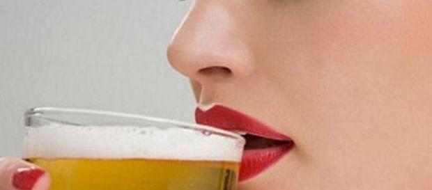 O consumo diário de cerveja previne doenças O consumo diário de cerveja previne doenças