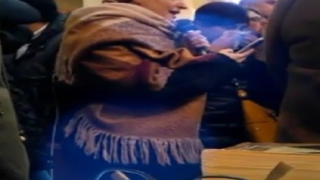 Arisa Canta ai funerali hotel rigopiano