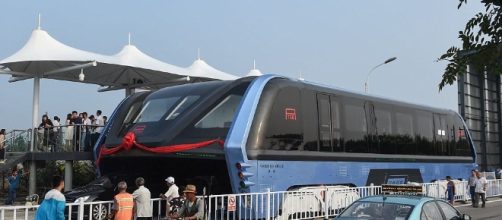 Giant elevated bus test vehicle built and tested in China ... - stardestroyer.net