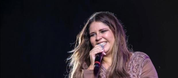 A cantora aproveitou seu esclarecimento aos fãs para desejar um feliz Ano Novo e dedicar votos de felicidades A cantora aproveitou seu esclarecimento aos fãs para desejar um feliz Ano Novo e dedicar votos de felicidades