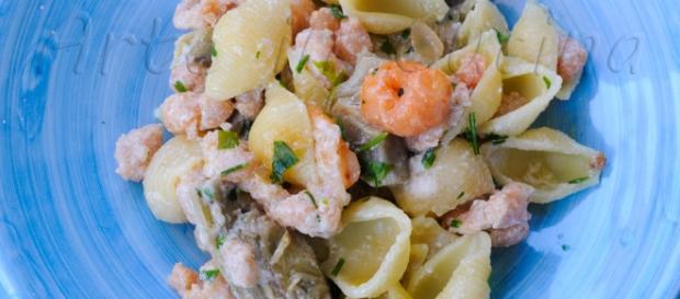 Conchiglie con funghi e gamberi Conchiglie con funghi e gamberi