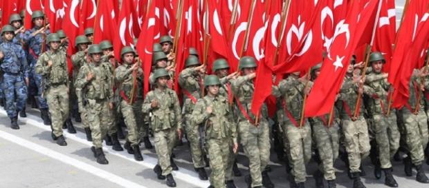 L'indebolimento dell'esercito e della polizia turca dopo le 'epurazioni' post-golpe L'indebolimento dell'esercito e della polizia turca dopo le 'epurazioni' post-golpe