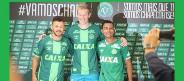 Nadson, Douglas Grolli e Rossi são apresentados pela Chape Nadson, Douglas Grolli e Rossi são apresentados pela Chape