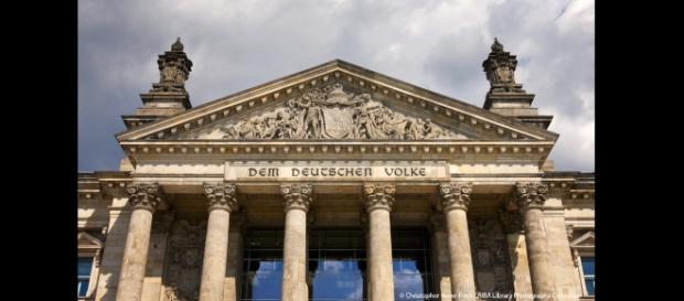 Reichstag in Berlin - Sitz des Bundestags - architecture.com Reichstag in Berlin - Sitz des Bundestags - architecture.com