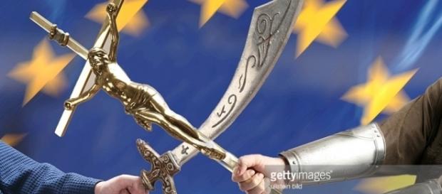 Symbol Kampf der Kulturen, Religionen in Europa, Christentum gegen ... - gettyimages.com Symbol Kampf der Kulturen, Religionen in Europa, Christentum gegen ... - gettyimages.com