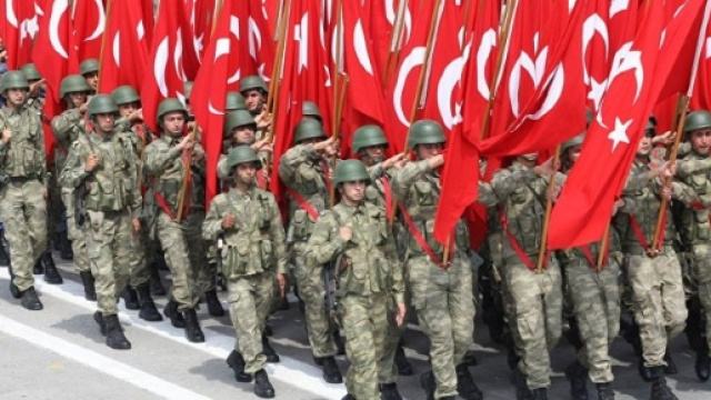 L'indebolimento dell'esercito e della polizia turca dopo le 'epurazioni' post-golpe