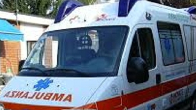 Mezzo del 118 intervenuto per assistere la ventiseienne ivoriana