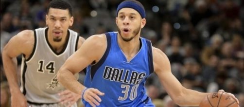Seth Curry lets the world know that talent runs in the family