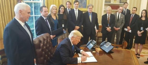 76 Microsoft-Mitarbeiter von Trump-Einreiseverbot in die USA betroffen - windowsarea.de 76 Microsoft-Mitarbeiter von Trump-Einreiseverbot in die USA betroffen - windowsarea.de