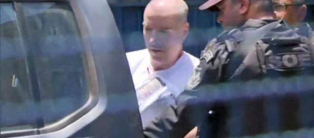 Eike Batista careca, sendo preso no aeroporto Eike Batista careca, sendo preso no aeroporto