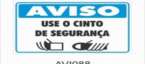 O uso do cinto de segurança pode salvar vidas O uso do cinto de segurança pode salvar vidas
