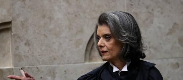 Posse: Cármen Lúcia assume chefia do STF em posse marcada por ... - elpais.com Posse: Cármen Lúcia assume chefia do STF em posse marcada por ... - elpais.com