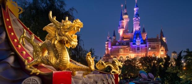 Walt Disney tem parques espalhados por vários continentes, inclusive na China. Walt Disney tem parques espalhados por vários continentes, inclusive na China.