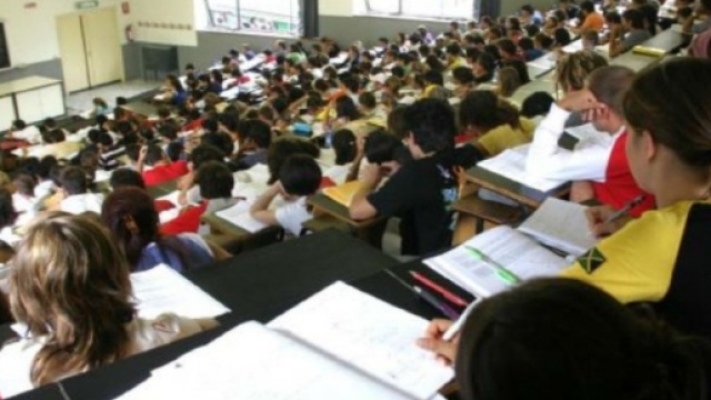 Oggi l'Università è la norma. Non c'è più selezione tra meritevoli e non meritevoli, ma è frequentata indistintamente da tutti