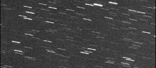 Nell'immagine, il passaggio dell’asteroide 2017 BH30 immortalato dal telescopio denominato 'Elena'. Foto: virtualtelescope.eu