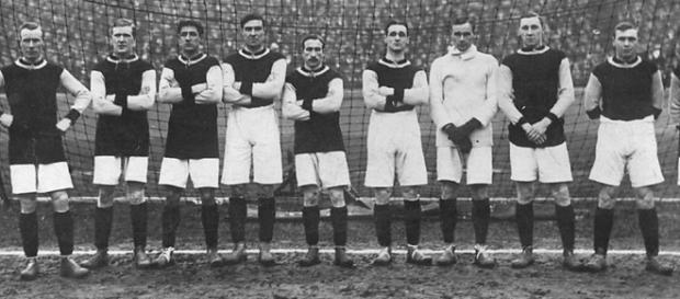 EL EQUIPO QUE DESAFIÓ AL NAZISMO. ASTON VILLA, 1938 EL EQUIPO QUE DESAFIÓ AL NAZISMO. ASTON VILLA, 1938