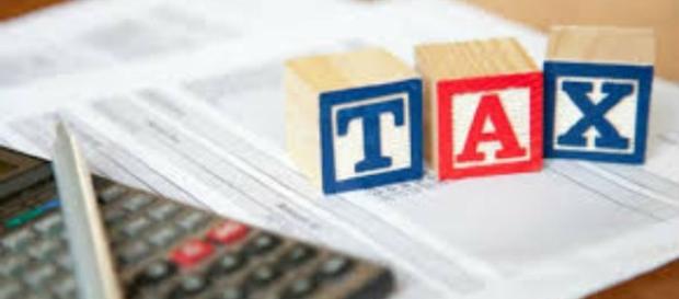 Income Tax slab 2017-18 (Image credits: India.com) Income Tax slab 2017-18 (Image credits: India.com)