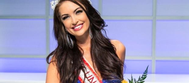 Miss Canadá foge dos padrões impostos e exibe corpo com belas curvas. Miss Canadá foge dos padrões impostos e exibe corpo com belas curvas.