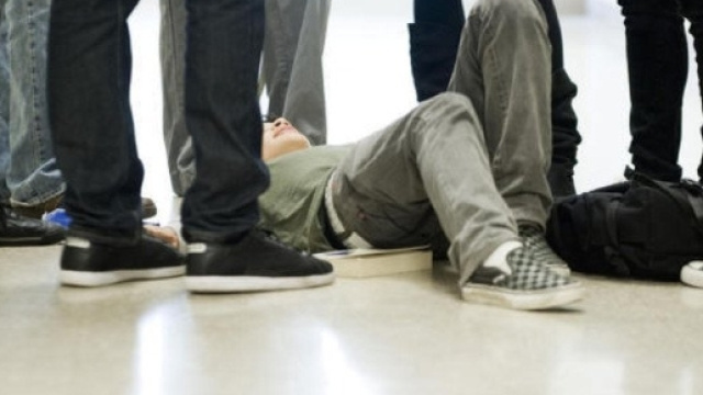 Padova, studente marocchino picchiato a scuola dai coetanei