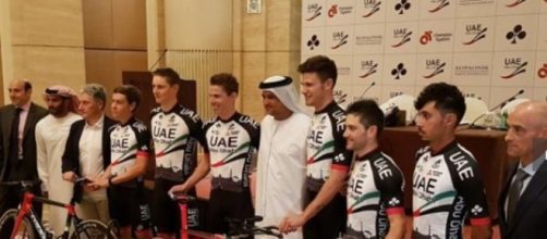Le maglie del Team UAE Abu Dhabi