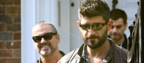 Morte George Michael, nuove pesanti accuse al compagno