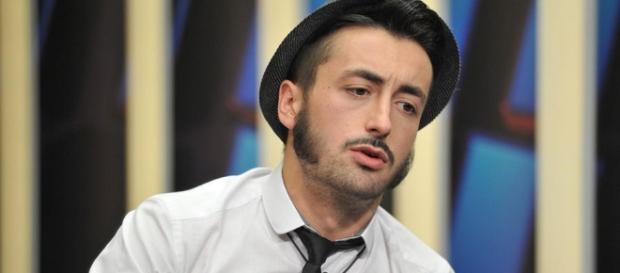 Aritz la lía en Twitter contra 'El gato encerrado'. Aritz la lía en Twitter contra 'El gato encerrado'.