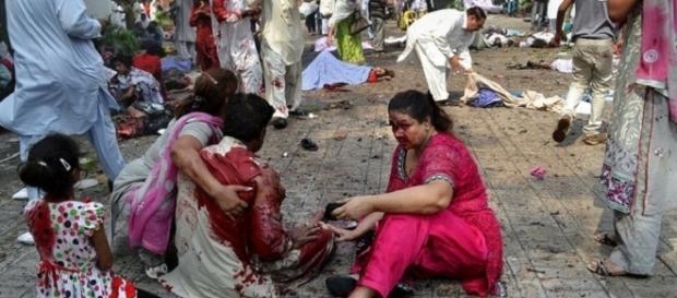 Ataques terroristas deixam mais de 800 mortos Ataques terroristas deixam mais de 800 mortos