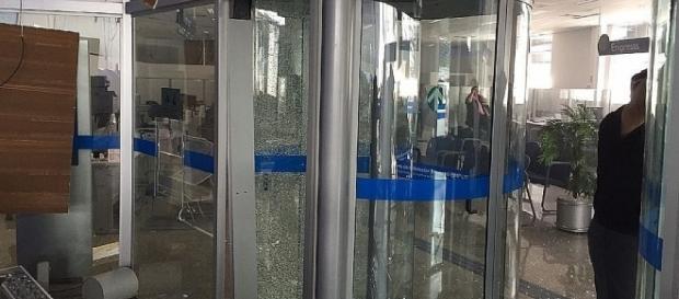 Caixa Econômica Federal é assaltada Caixa Econômica Federal é assaltada