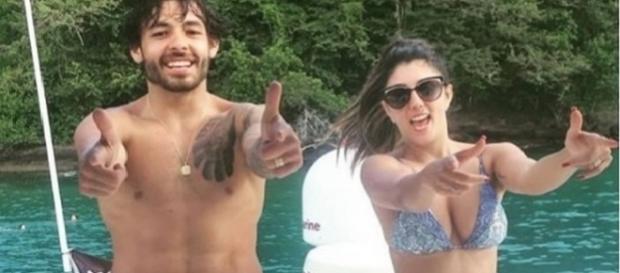 Craque Ricardo Goulart dança hit ‘deu onda’ com a mulher Craque Ricardo Goulart dança hit ‘deu onda’ com a mulher
