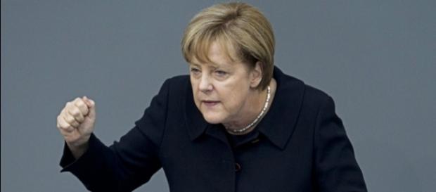 Merkt nicht, dass sie Deutschland schadet: Kanzlerin Merkel. (Fotoverantw./URG Suisse: Blasting.News Archiv) Merkt nicht, dass sie Deutschland schadet: Kanzlerin Merkel. (Fotoverantw./URG Suisse: Blasting.News Archiv)