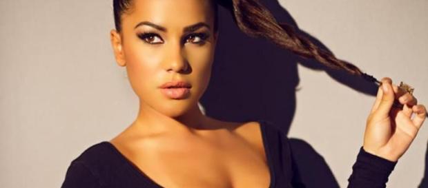 Milla jasmine, ancienne candidate des anges 8. Milla jasmine, ancienne candidate des anges 8.