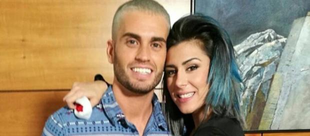 Rodrigo y Bea ('GH 17') muy enamorados fuera de la casa. Rodrigo y Bea ('GH 17') muy enamorados fuera de la casa.