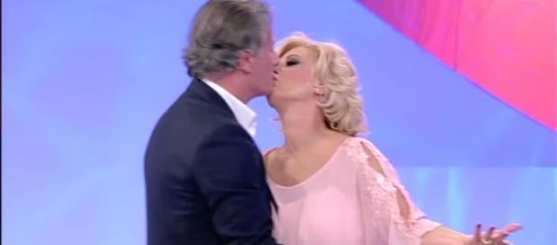 Tina bacia Giorgio! | WittyTV - Part 566276 - wittytv.it Tina bacia Giorgio! | WittyTV - Part 566276 - wittytv.it