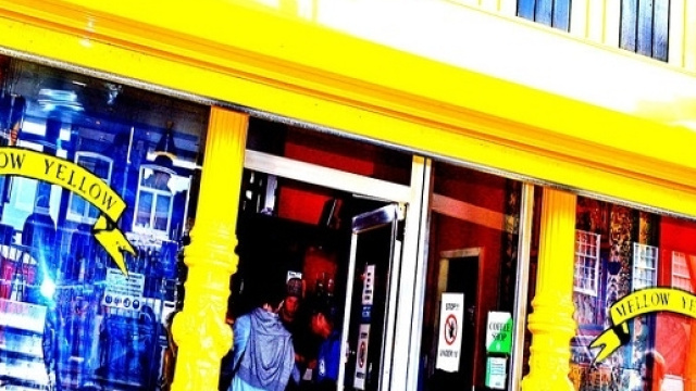 Amsterdam, chiude lo storico coffeeshop Mellow Yellow