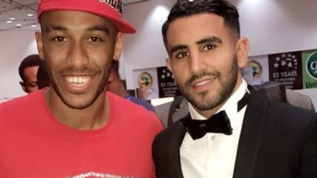 Aubameyang e Mahrez alla premiazione del pallone d'oro africano