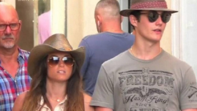 Capucine Anav célibataire ? Louis Sarkozy l'aurait quittée | melty - melty.fr