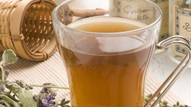 Vuole depurarsi con le tisane e finisce in ospedale