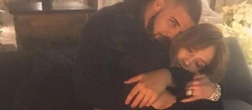 Drake and Jennifer Lopez cuddling together - Source: Instagram