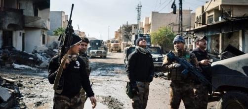 Le truppe anti-terrorismo dell'esercito iracheno impegnate nella controffensiva contro l'Isis.