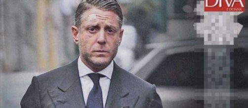 Lapo Elkann paparazzato al funerale di Franca Sozzani dopo lo scandalo