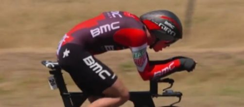 Rohan Dennis durante la vittoriosa crono