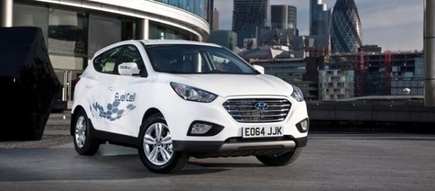 Hyundai ix35 Fuel Cell é vendido no Reino Unido pelo valor equivalente a R$ 209,2 mil, quase três vezes mais do que o Tucson a gasolina Hyundai ix35 Fuel Cell é vendido no Reino Unido pelo valor equivalente a R$ 209,2 mil, quase três vezes mais do que o Tucson a gasolina