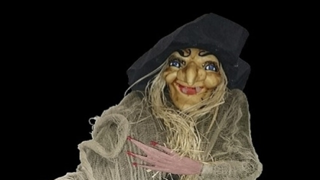 Nell'immagine una simpatica Befana